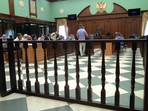 адвокат Вячеслав Макаров (крайний слева) в Московском городском суде